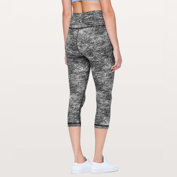 Lululemon Wunder Under High-Rise Crop Tights in Rush Jacquard, size 6 - Picture 14 of 14